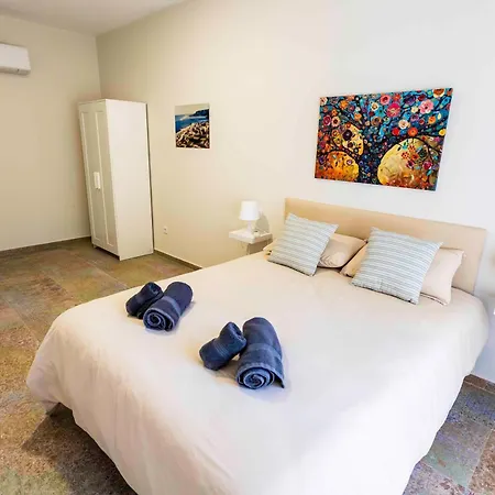 Les Muralles 7 Nyaraló